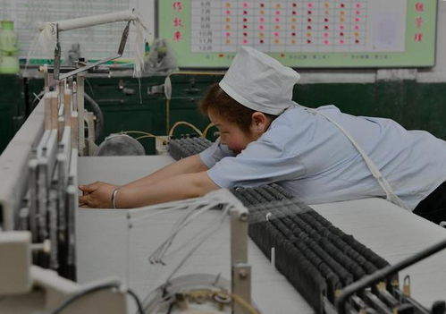 紡織車間“火爐”之謎 女職工汗如雨下，空調(diào)為何成奢望？